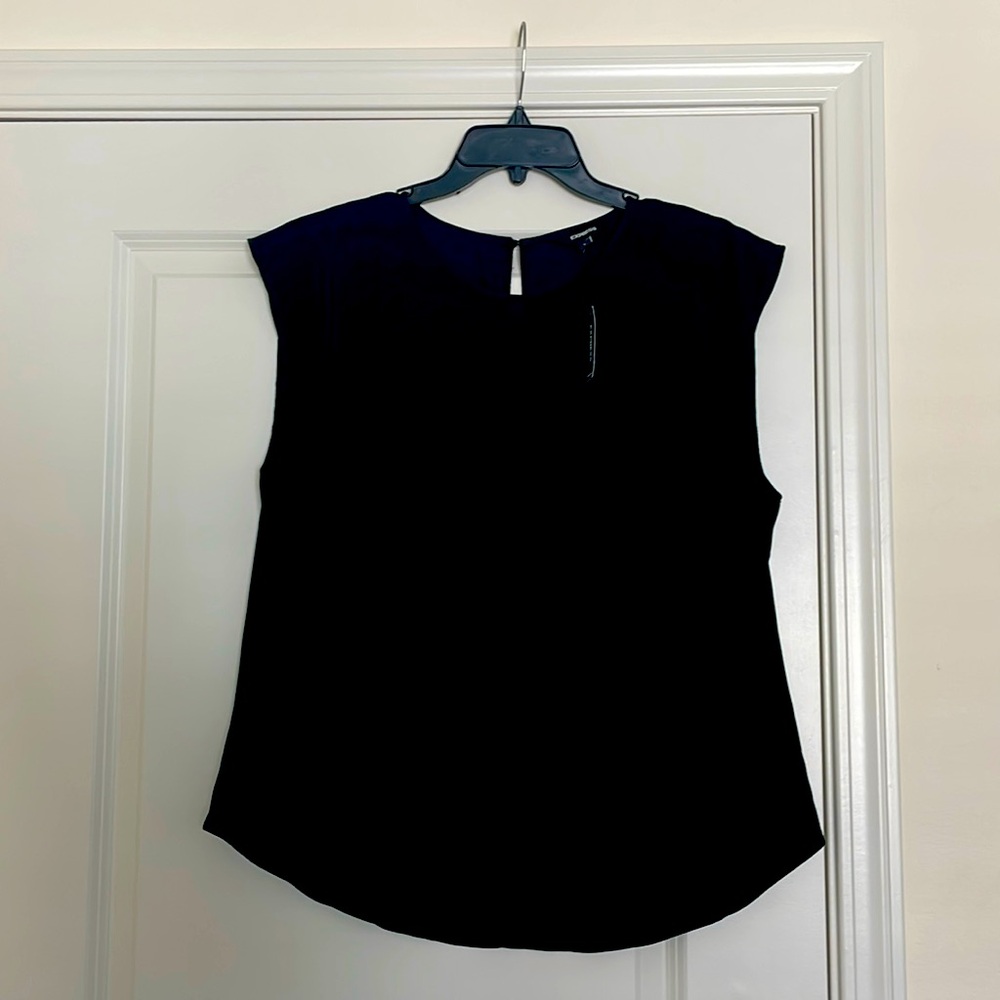 NWT sleeveless black blouse size L